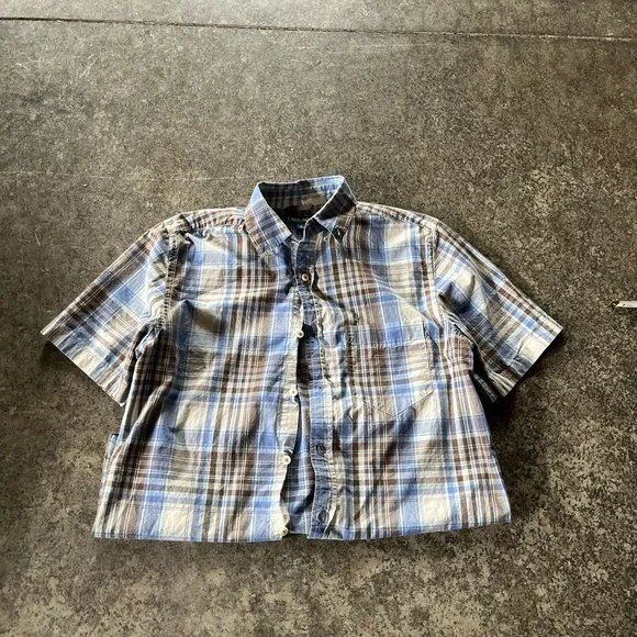 Cherokee button up with a amazing color palette,Size small but could fit medium - Picture 4 of 4